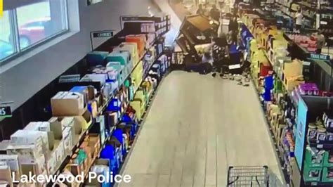 Video shows moment car crashed through Ohio Aldi